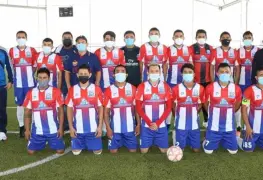 Fiesta y disputa por el título de la Liga Azteca en el campo de la Real Sociedad