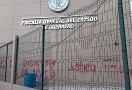 La Fiscalía de Guerrero investiga a normalistas de Ayotzinapa por daños y tentativa de homicidio