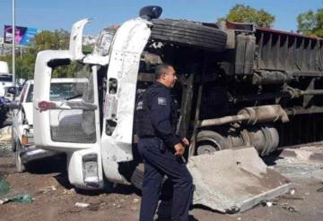 Trágico accidente en Querétaro: tráiler se queda sin frenos y deja 9 heridos