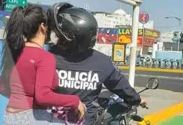 Captan a policía echando novia en Puebla y se vuelve viral