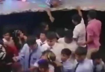 Jóvenes caen a socavón mientras bailaban en su fiesta de graduación en Perú