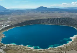 Pobladores dicen que en el fondo de una laguna en Puebla, existe una caverna que oculta misteriosas luces