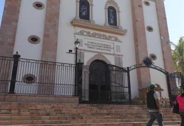 Delincuentes derrumban puerta de la catedral de Culiacán para robar 11 mil pesos