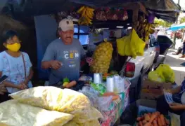 Vendedores de frutas de temporada, tienen buenas expectativas por fin de año
