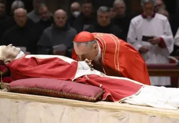 Abren públicamente la capilla ardiente con los restos de Benedicto XVI