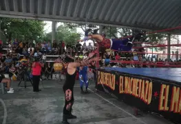 Realizan extraordinaria función de lucha libre con motivo del Día de Reyes en Atasta