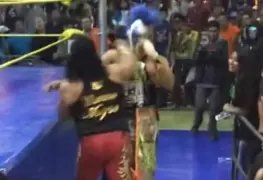 Video. Luchadores arman pelea real durante espectáculo