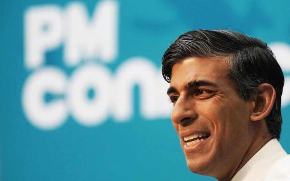 Rishi Sunak primer ministro de Reino Unido es multado por grabarse sin usar el cinturón de seguridad