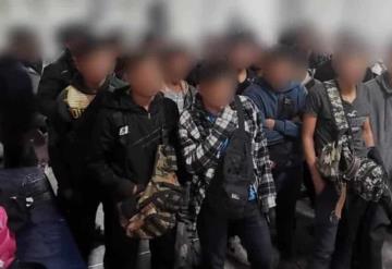 En Chihuahua hallan tráiler con 57 niños migrantes