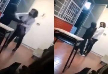 Alumna amenaza a maestra con unas tijeras, tras querer revisar su mochila