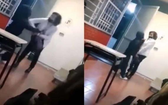 Alumna amenaza a maestra con unas tijeras, tras querer revisar su mochila