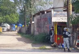 Hallan más de 15 pipas que se surtían de guachicol en toma clandestina