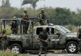 Aseguran 200 kilogramos de posible cocaína y vehículo en Chiapas