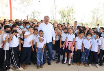 Ayuntamiento de Comalcalco impulsa la educación: Entrega desayunador y cocina en escuela de Oriente 2da sección