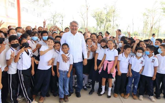 Ayuntamiento de Comalcalco impulsa la educación: Entrega desayunador y cocina en escuela de Oriente 2da sección