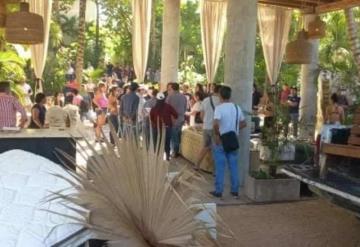 Desalojan hoteles de Tulum con todo y huéspedes