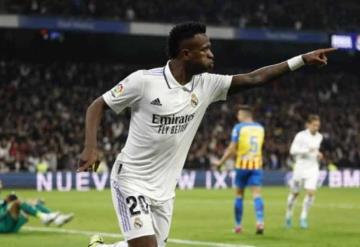 Real Madrid vence al Valencia y no se aleja del liderato