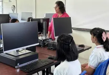 Realiza entrega de apoyos ACNUR en Tenosique y Palenque