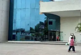 Muere abuelito afuera de un hospital en Colima