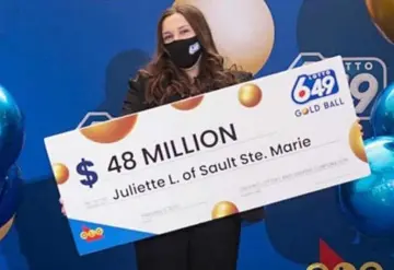 Mujer juega a la lotería por primera vez y se volvió millonaria