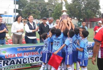 En un ambiente de fiesta se llevó a cabo la premiación del torneo 2022-2023 de la Liga Francisco Rosas Ángel