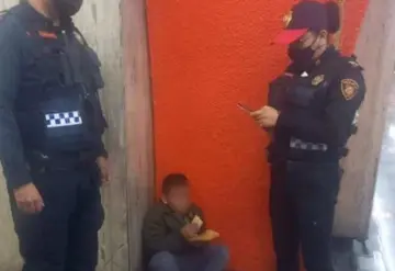 Rescatan a niño llorando en el Metro; se quedó dormido y al despertar no vio a su mamá