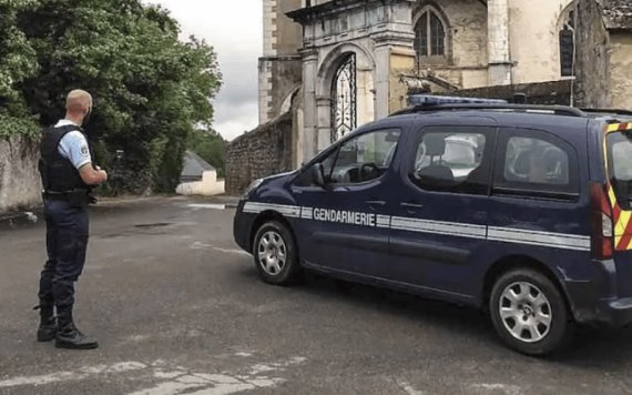 Alumno apuñala hasta la muerte a una maestra en Francia