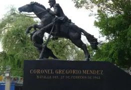 "Al enemigo que huye, puente de plata"