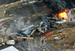 Tren en Ohio que transportaba químicos se descarriló por el sobrecalentamiento de un eje