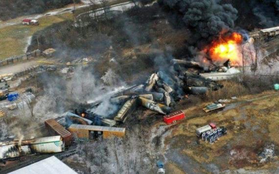 Tren en Ohio que transportaba químicos se descarriló por el sobrecalentamiento de un eje