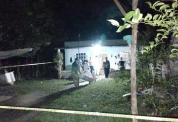 Hallan a hombre en un charco de sangre en la sala de su vivienda