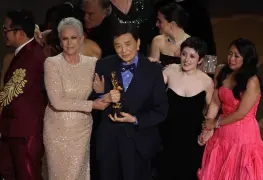 Todo en todas partes al mismo tiempo: ¿de qué trata la película que arrasó en los Oscar?