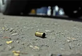 Pleito de vecinos dej&oacute; tres hombres heridos de bala y una mujer golpeada