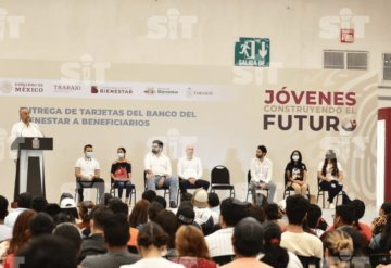 Entregan tarjetas del banco Bienestar a Jóvenes Construyendo el Futuro