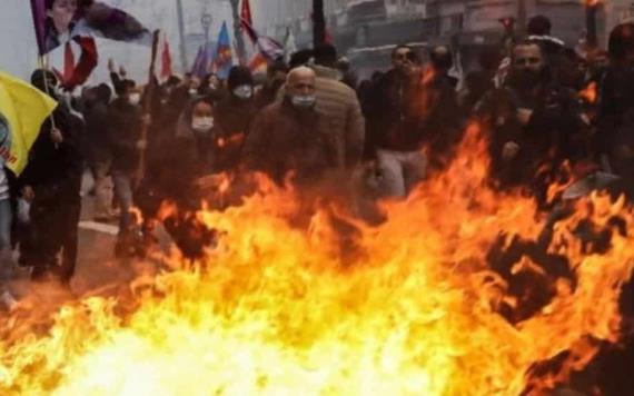 Francia protesta tras la aprobación de la reforma de las pensiones: Hay que bloquear el país