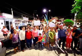 Rehabilitan de alumbrado público en beneficio de familias de las colonias Francisco Villa, Vicente Guerrero e Insurgentes
