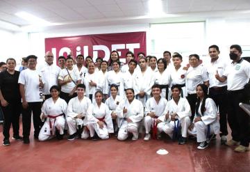 La Selección Estatal de karate viajó rumbo al macroregional de los Juegos Nacionales CONADE 2023