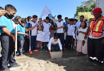 Colocan primera piedra para construcción de banda perimetral en la escuela telesecundaria Manuel Gil Saenz