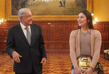 AMLO recibe a Alexa Grasso, campeona mundial de UFC: "es un orgullo para México"