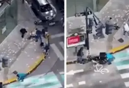 Ladrón intenta robar maleta de efectivo, forcejea con la víctima y los billetes salen volando