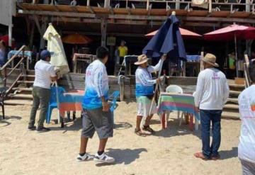 Desalojan sombrillas a restaurantes a orilla de playa por cobros excesivos en Oaxaca