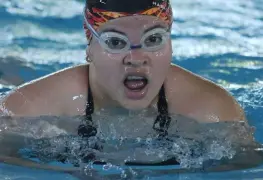 La nadadora tabasqueña Naomi Somellera Mandujano, se prepara en la alberca del Centro Paralímpico Mexicano (CEPAMEX)