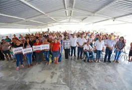 Fortalece Yolanda Osuna econom&iacute;a familiar con entrega de paquetes con cr&iacute;as porcinas