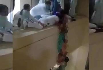 Video: Hombre es salvado de caer en hospital del IMSS en Jalisco