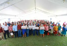 Entregan paquetes para la producción de pollitas ponedoras y fertilizante a productores de comunidades en Centro