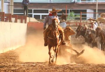 Se presentaron charros en el lienzo "Lic. Carlos A. Madrazo Becerra"