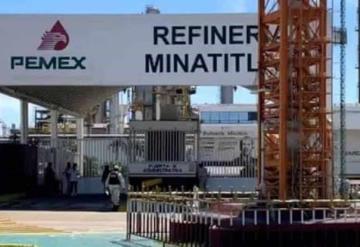 Controla PEMEX incendio en la Refinería Minatitlán.