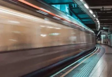 VIDEO: Hombre muere al caer en las vías del Metro tras una pelea
