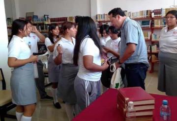 Kristian Antonio Cerino, docente y escritor tabasqueño presenta su libro Breve Encuentro con los Otros