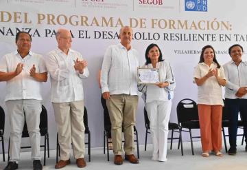 Participa Yolanda Osuna Huerta en entrega de tarjetas bancarias del programa "Por una vivienda mejor"